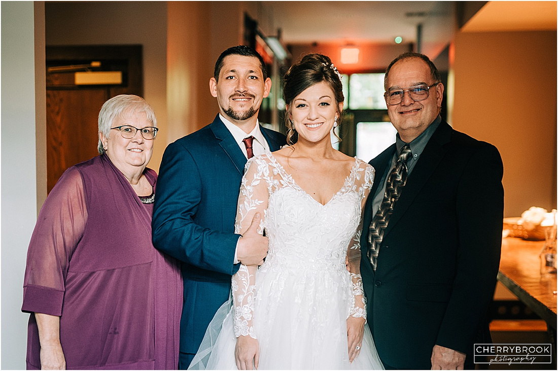 Wedding Pictures captured at the Inn at 835 located in Springfield, Illinois. 