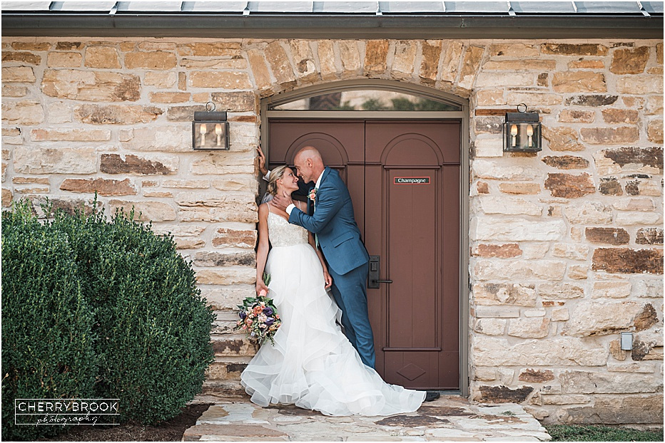 Fall outdoor wedding at Hermannhof Winery in Hermann, MO.